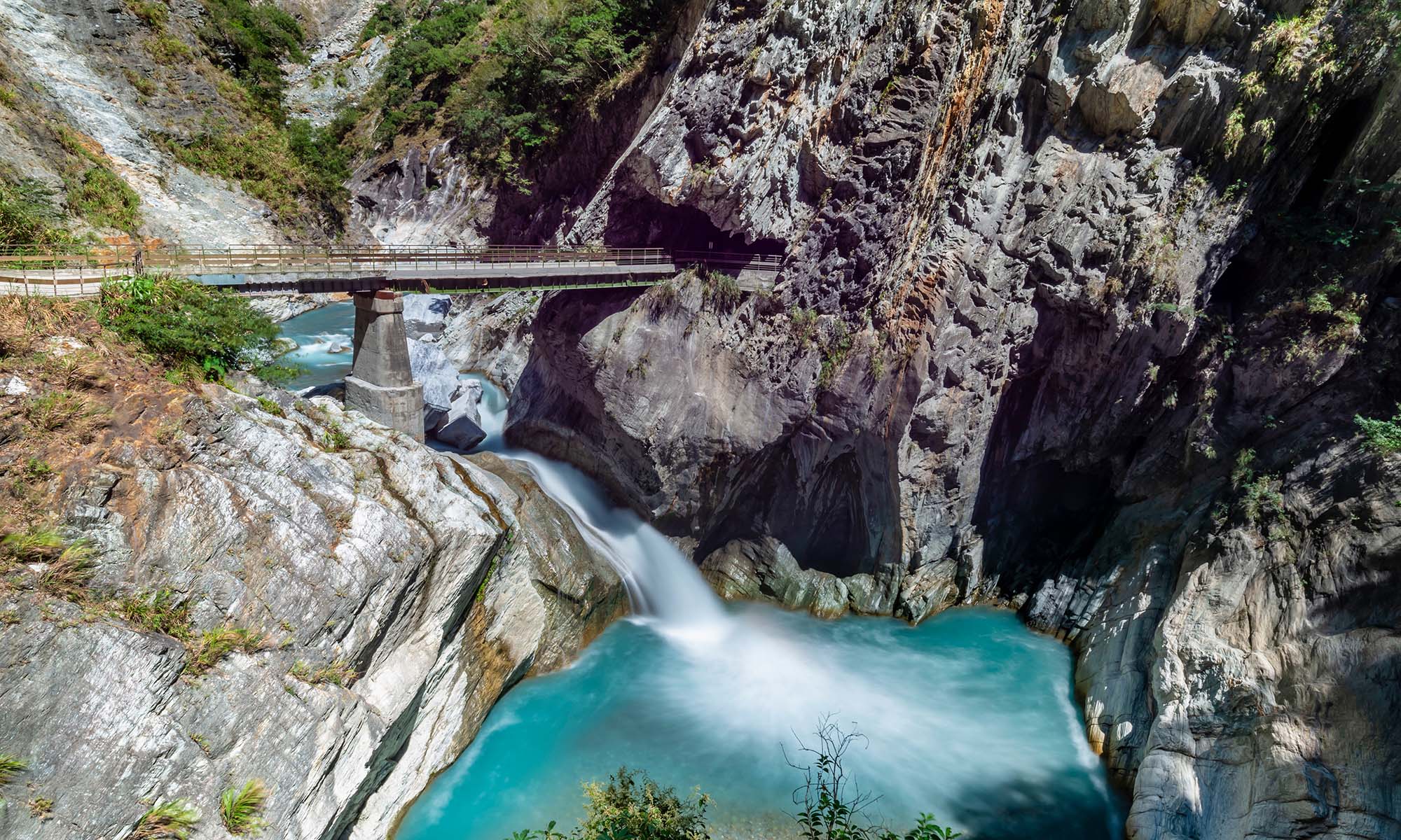 Due to Taroko National Park's mountainous topography, the trail to Baiyang Waterfall includes multiple tunnels and bridges.