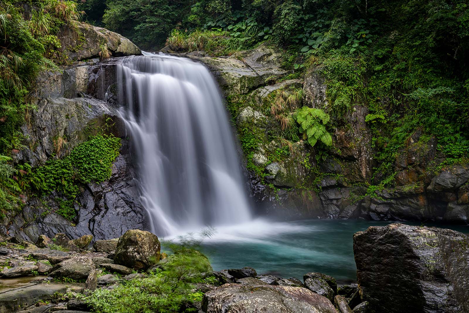 The multi-tiered Neidong Waterfall viewed from the Waterfall View Trail.