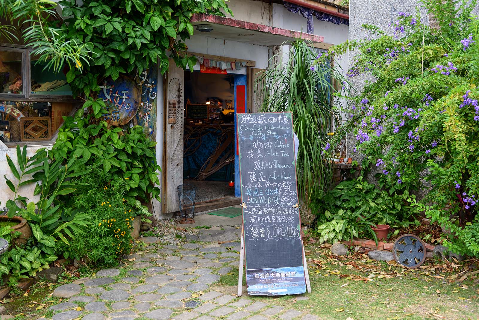 The entrance to the cafe adjacent to the Moonlight Inn.