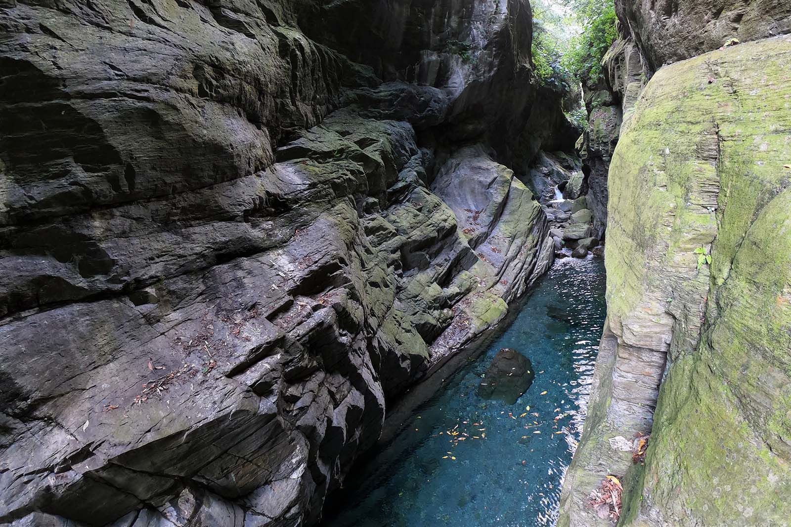 The Sangshu Creek Canyon is one of Taitung's premier summer adventures spots.