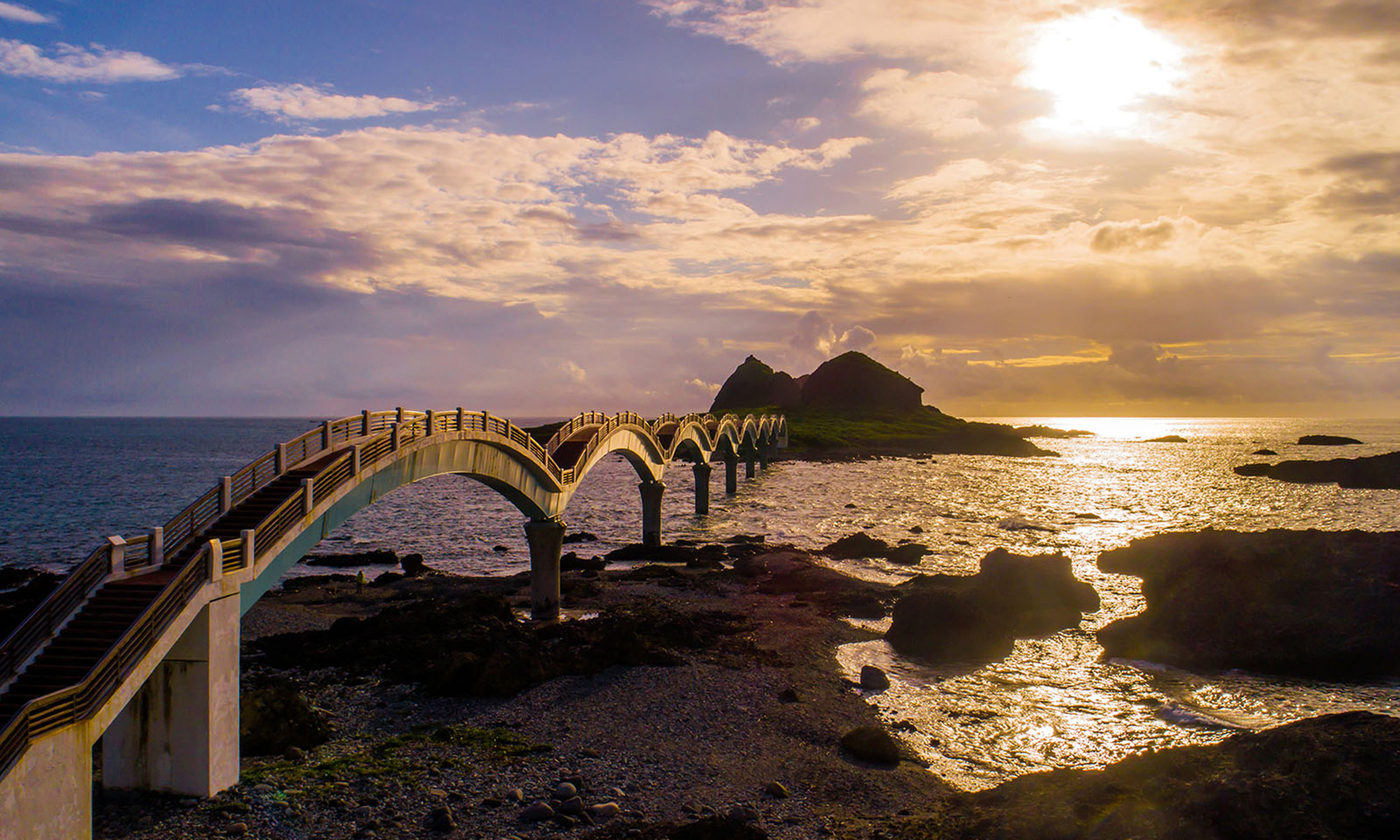 Sanxiantai is famous for this eight-arch bridge that connects the promontory of Sanxiantai to the mainland.