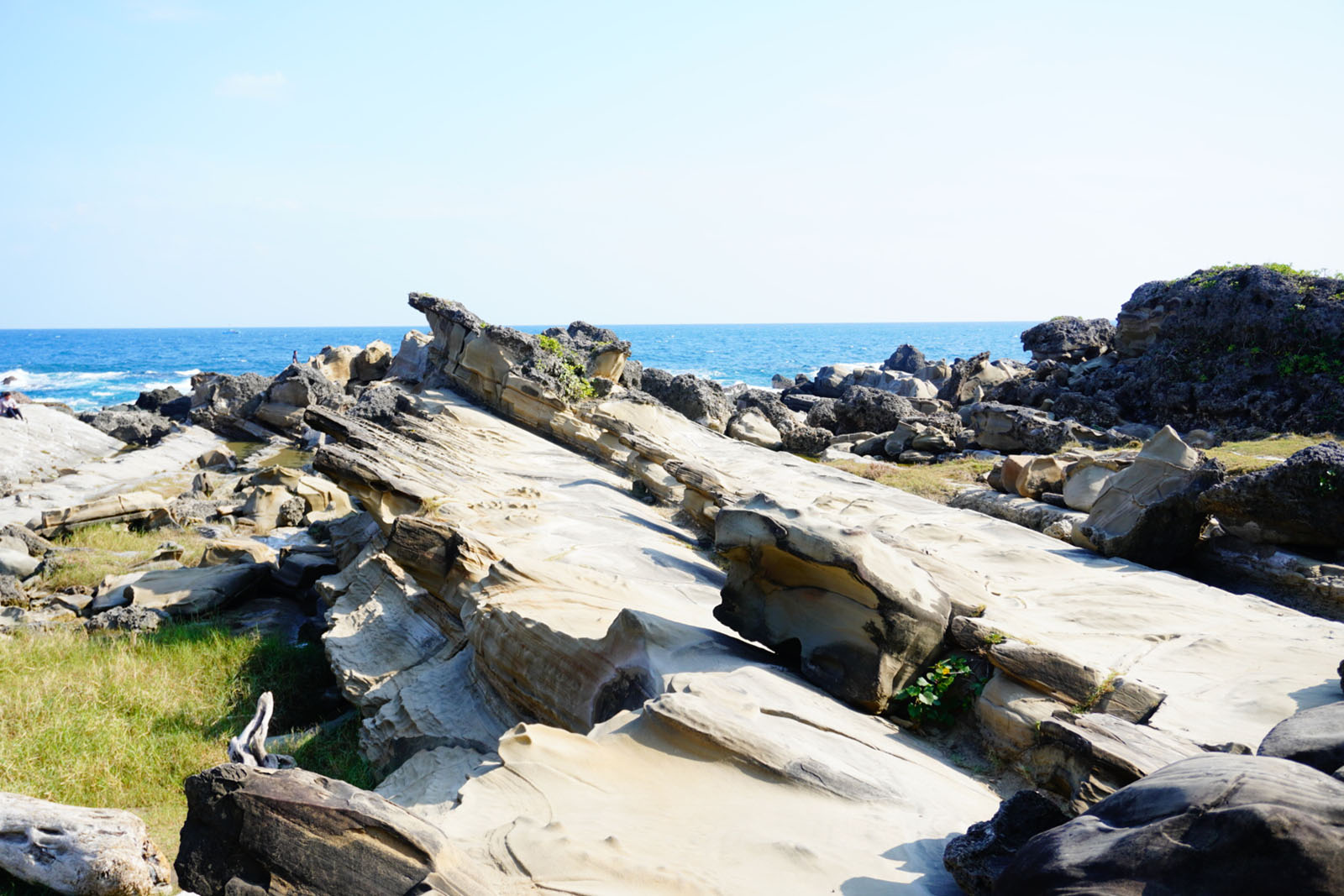 The impressive rock formations of Xiaoyeliu.