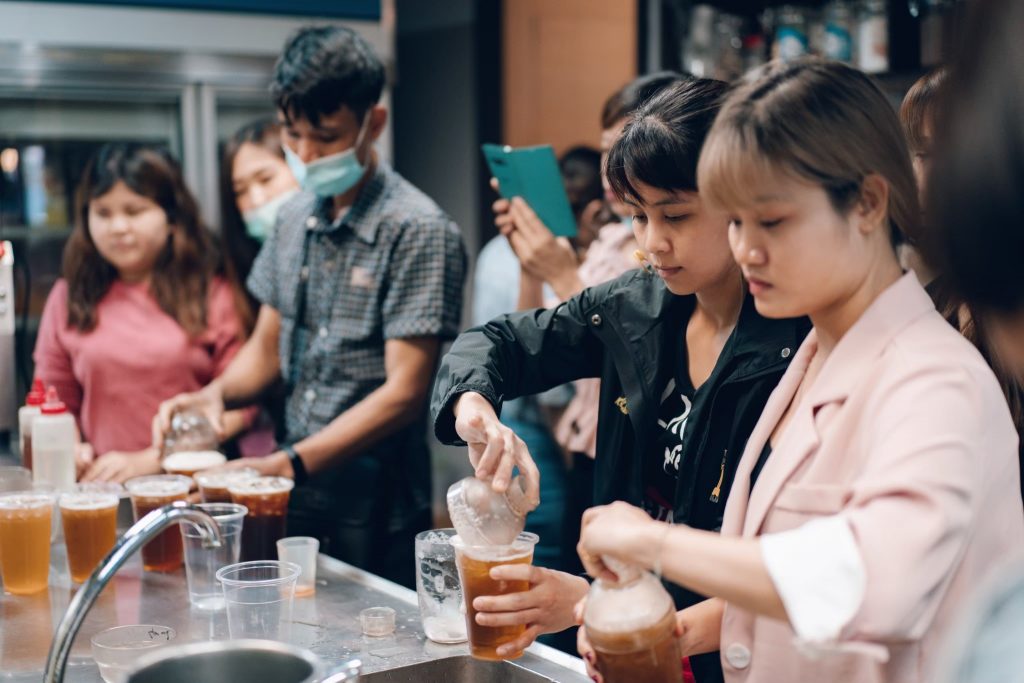 Making bubble tea during a DIY activity at Yilan's Kili Bay Pearl Milk Tea Cultural Center.