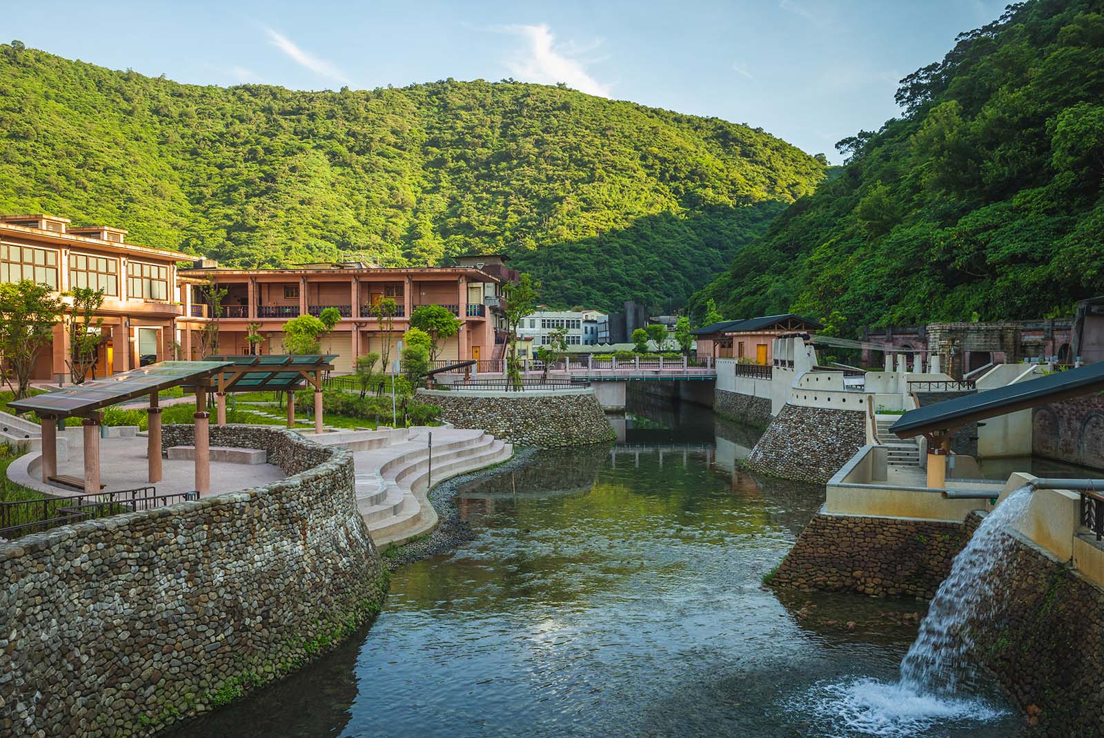 The spacious bathing area at Suao Cold Spring.