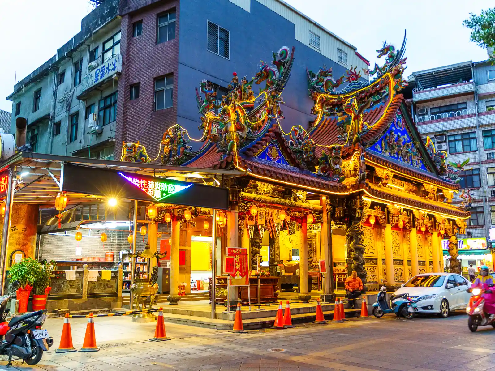 Extravagant lights illuminate the Earth God Temple on Sanxia Old Street.