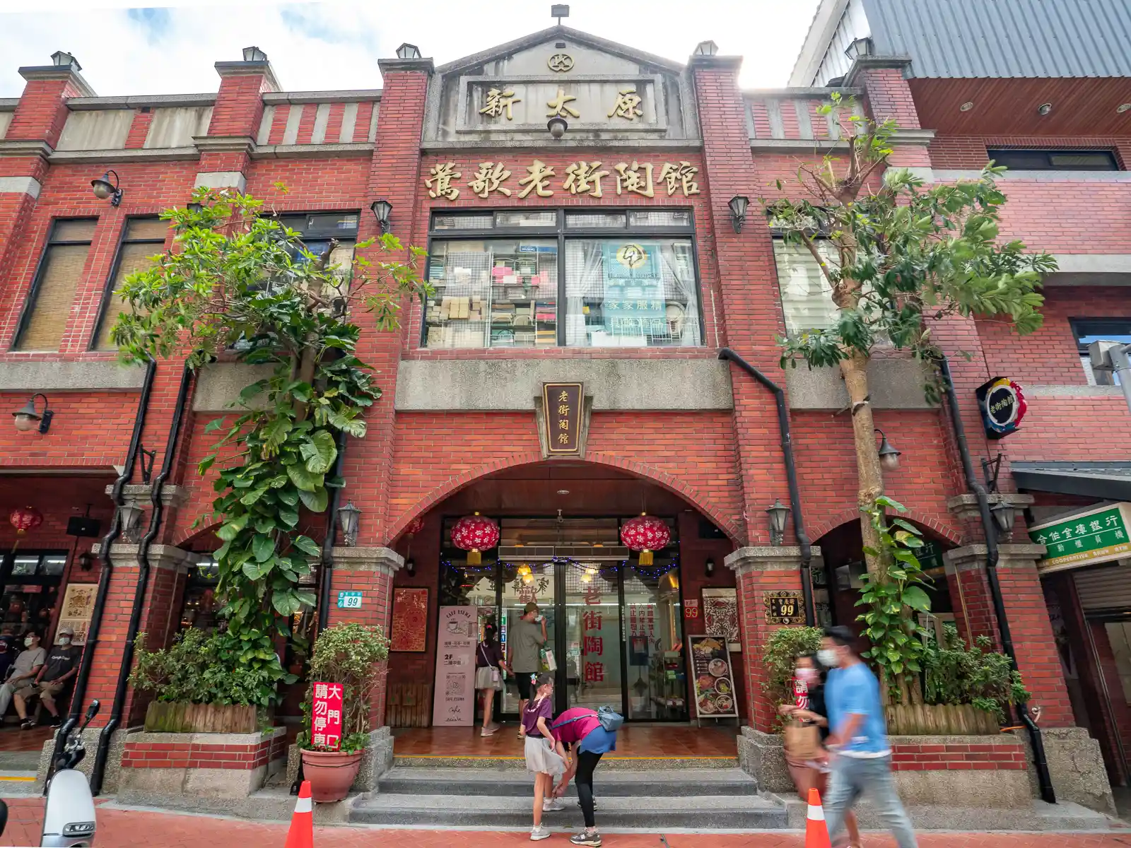 A large 2-story pottery shop boast a red-brick facade.