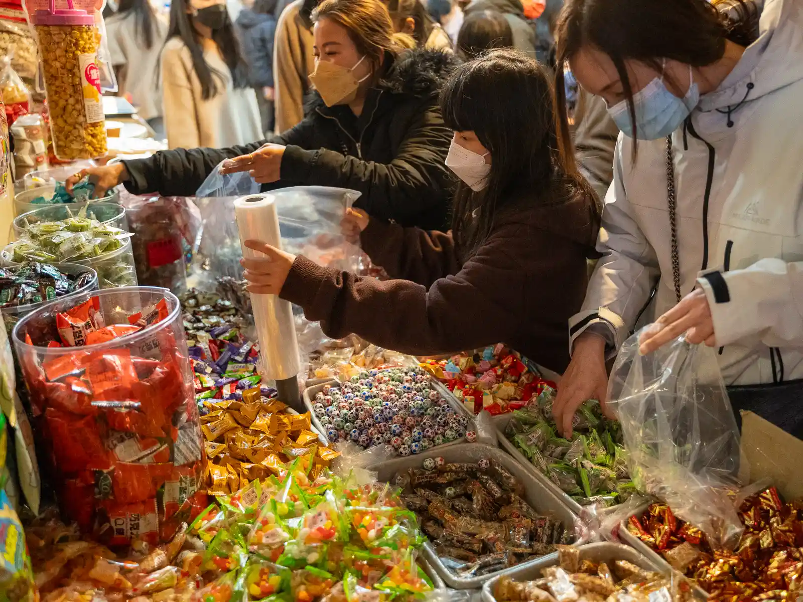 Candy is sold wholesale at New Year's markets around Taiwan.