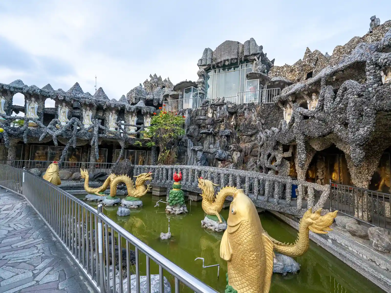 Golden fish and dragon statues decorate the pond at the center of the temple.