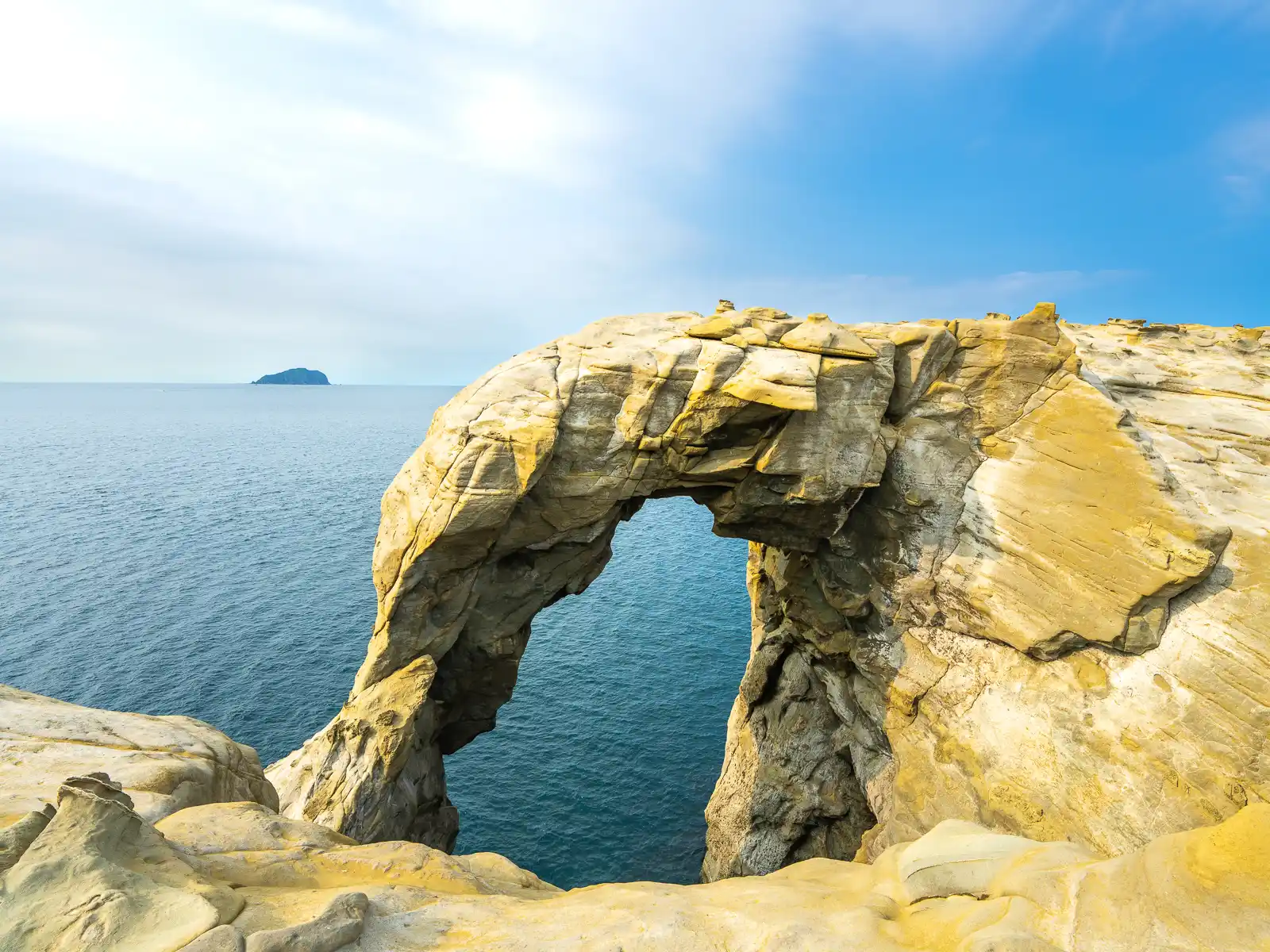 The trunk of Elephant Trunk Rock can be seen forming an arch and extending into the ocean below.