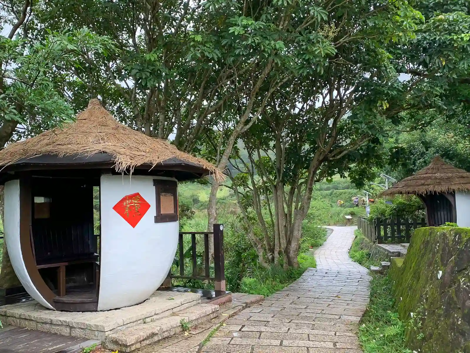 Resting area at Zhangshu Trail