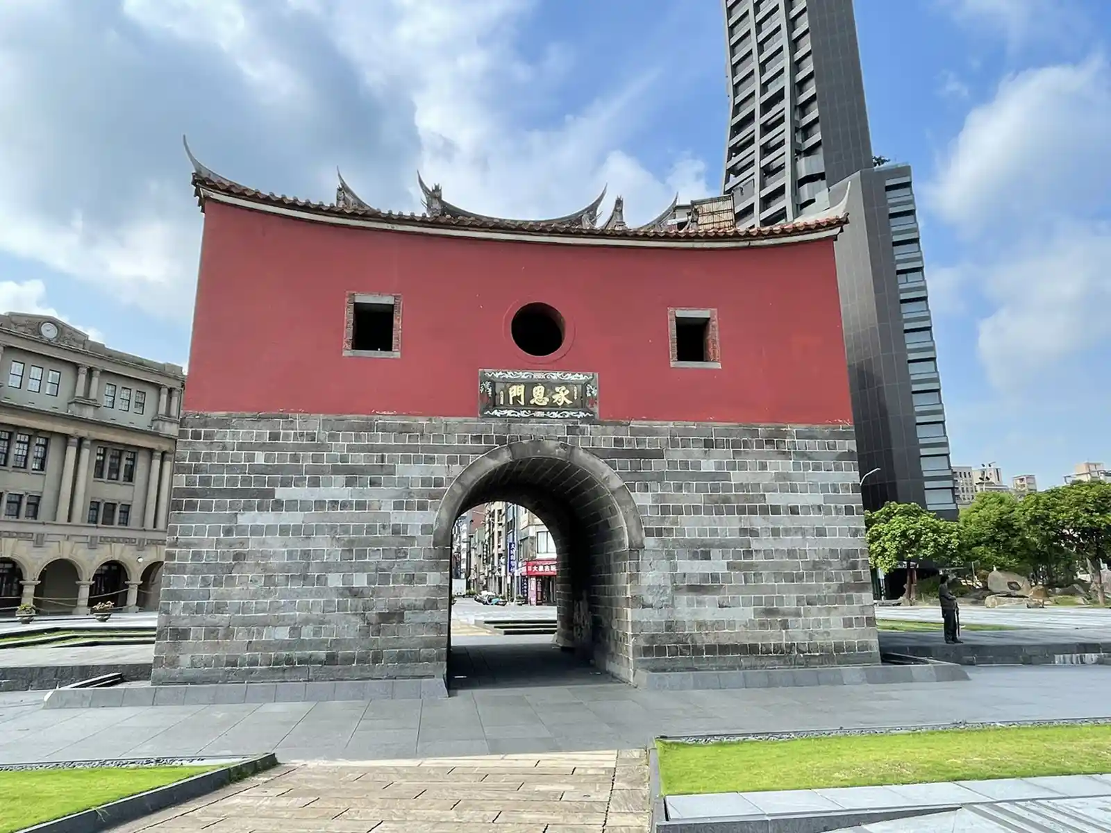 Taipei City Wall-North Gate (Cheng’en Gate)